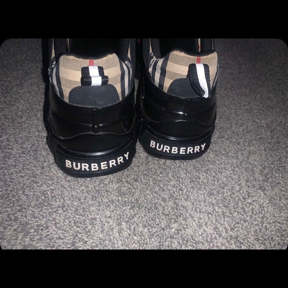 Size 10.5 Burberry Sneakers Men’s - Picture 4 of 4